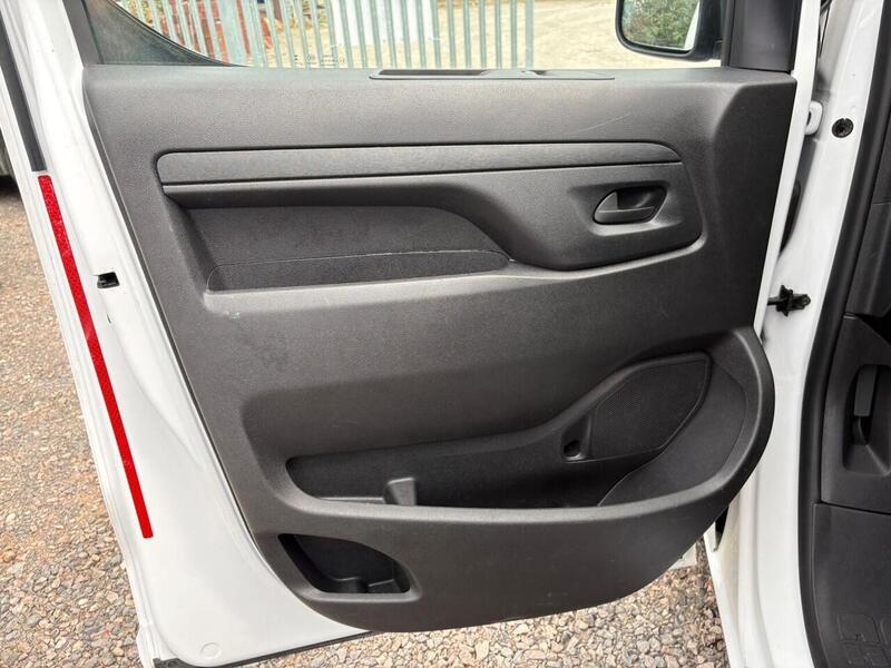 VAUXHALL VIVARO VIVARO L2H1 1.5 Turbo D 2900 Pro - U22