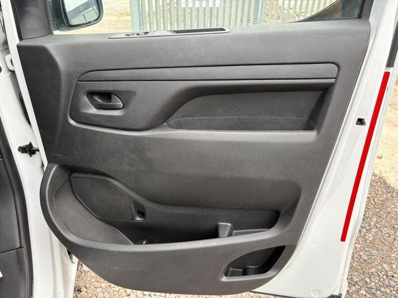 VAUXHALL VIVARO VIVARO L2H1 1.5 Turbo D 2900 Pro - U22
