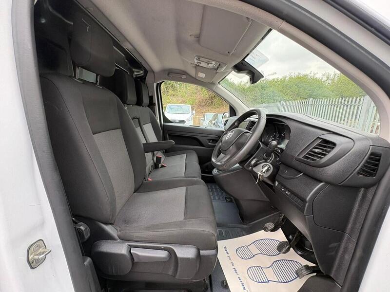 VAUXHALL VIVARO VIVARO L2H1 1.5 Turbo D 2900 Pro - U22