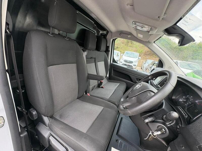 VAUXHALL VIVARO VIVARO L2H1 1.5 Turbo D 2900 Pro - U22