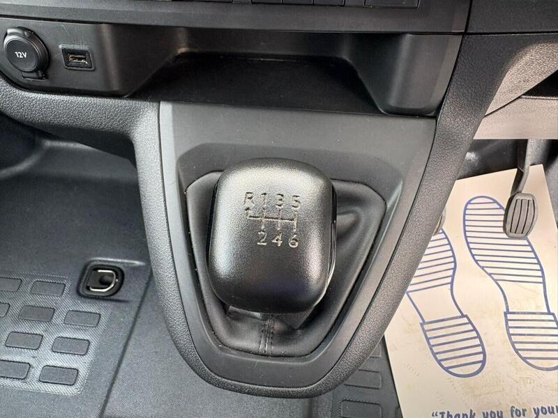 VAUXHALL VIVARO VIVARO L2H1 1.5 Turbo D 2900 Pro - U22