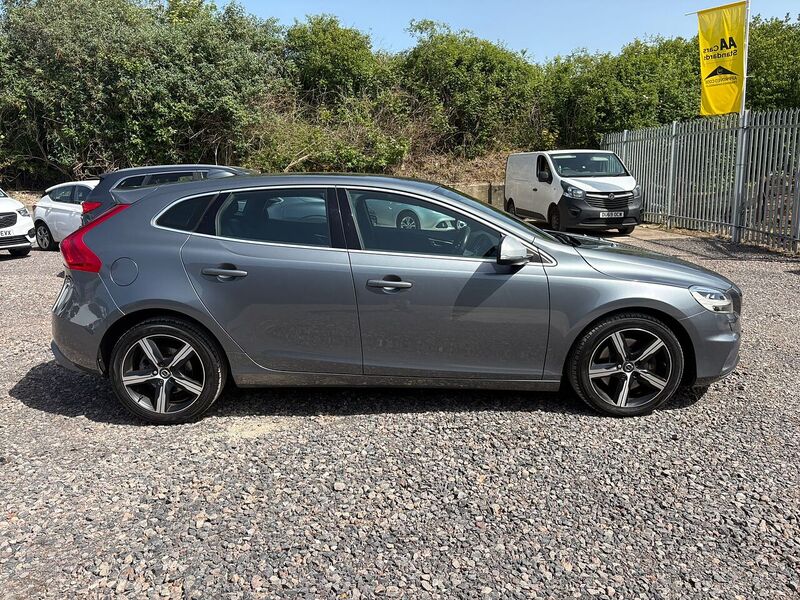 Volvo V40 2.0 D4 R-Design Nav Plus Hatchback 5dr Diesel Auto Euro 6 (s/s) (190 ps) - U27