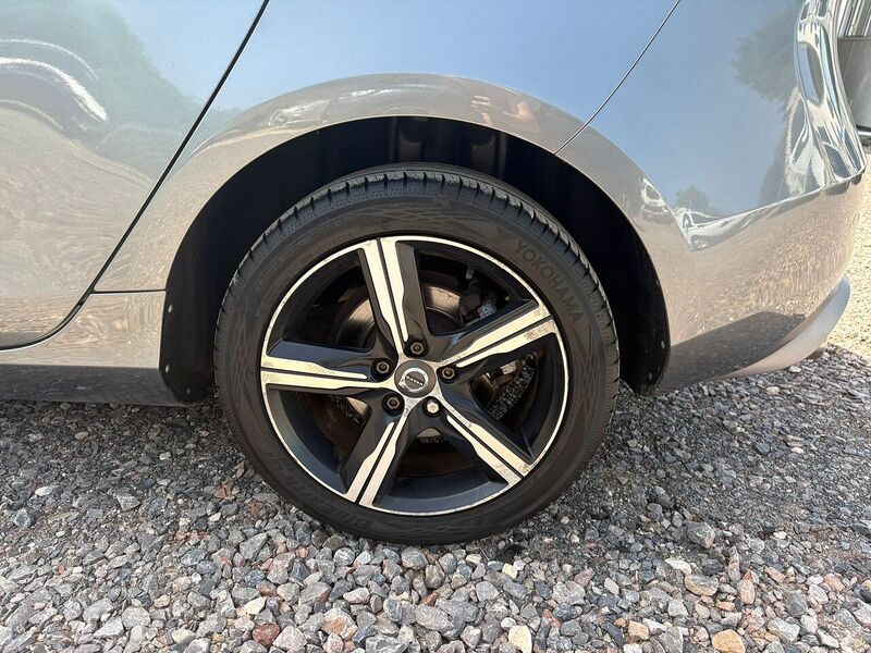 Volvo V40 2.0 D4 R-Design Nav Plus Hatchback 5dr Diesel Auto Euro 6 (s/s) (190 ps) - U27