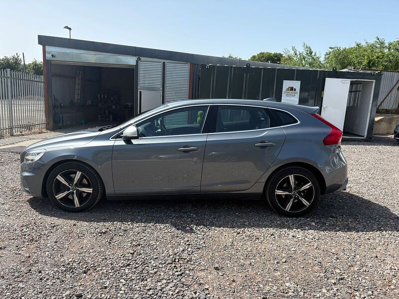 Volvo V40 2.0 D4 R-Design Nav Plus Hatchback 5dr Diesel Auto Euro 6 (s/s) (190 ps) - U27