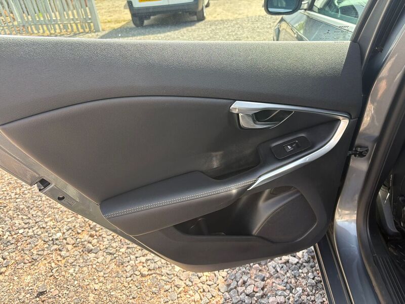 Volvo V40 2.0 D4 R-Design Nav Plus Hatchback 5dr Diesel Auto Euro 6 (s/s) (190 ps) - U27
