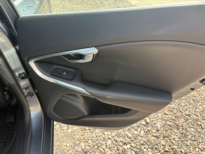 Volvo V40 2.0 D4 R-Design Nav Plus Hatchback 5dr Diesel Auto Euro 6 (s/s) (190 ps) - U27