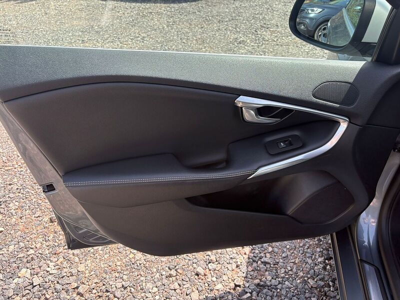Volvo V40 2.0 D4 R-Design Nav Plus Hatchback 5dr Diesel Auto Euro 6 (s/s) (190 ps) - U27