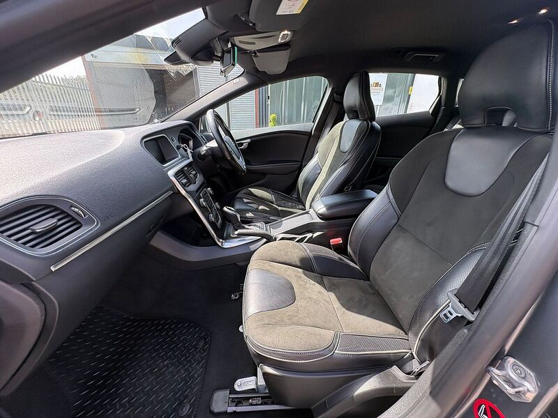 Volvo V40 2.0 D4 R-Design Nav Plus Hatchback 5dr Diesel Auto Euro 6 (s/s) (190 ps) - U27