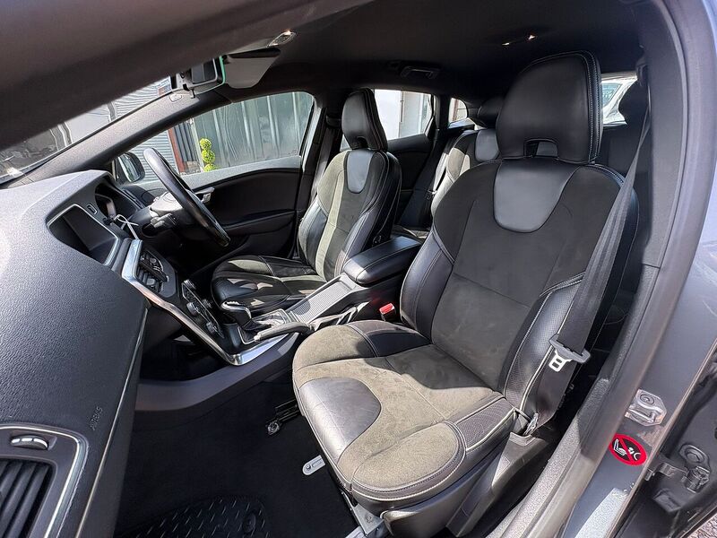 Volvo V40 2.0 D4 R-Design Nav Plus Hatchback 5dr Diesel Auto Euro 6 (s/s) (190 ps) - U27