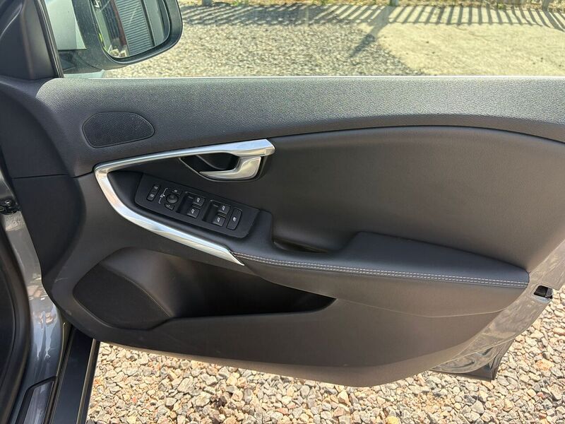 Volvo V40 2.0 D4 R-Design Nav Plus Hatchback 5dr Diesel Auto Euro 6 (s/s) (190 ps) - U27