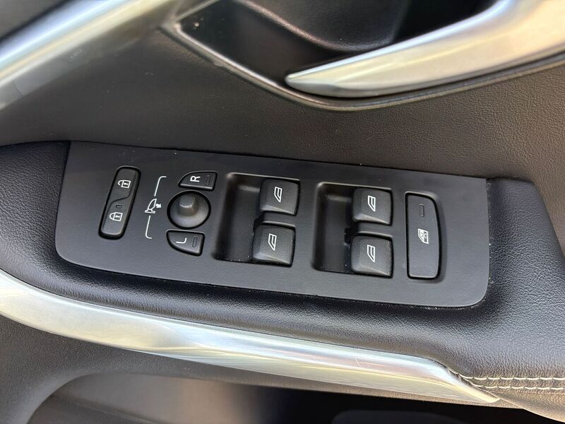 Volvo V40 2.0 D4 R-Design Nav Plus Hatchback 5dr Diesel Auto Euro 6 (s/s) (190 ps) - U27