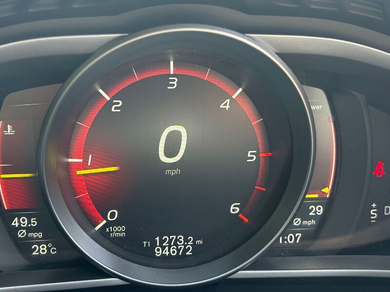 Volvo V40 2.0 D4 R-Design Nav Plus Hatchback 5dr Diesel Auto Euro 6 (s/s) (190 ps) - U27