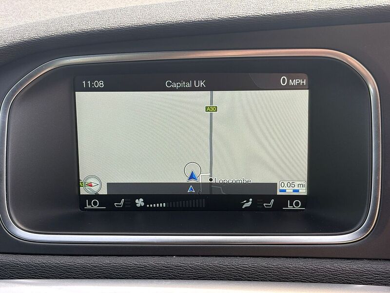 Volvo V40 2.0 D4 R-Design Nav Plus Hatchback 5dr Diesel Auto Euro 6 (s/s) (190 ps) - U27