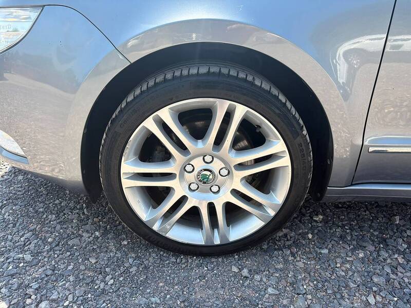 Skoda Superb 1.8 TSI Elegance Hatchback 5dr Petrol Manual Euro 5 (160 ps) - U36