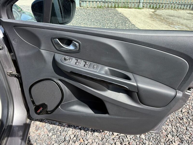 Renault Clio 0.9 TCe Dynamique S Nav Hatchback 5dr Petrol Manual Euro 6 (s/s) (90 ps) - U37