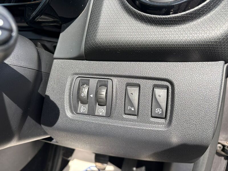 Renault Clio 0.9 TCe Dynamique S Nav Hatchback 5dr Petrol Manual Euro 6 (s/s) (90 ps) - U37
