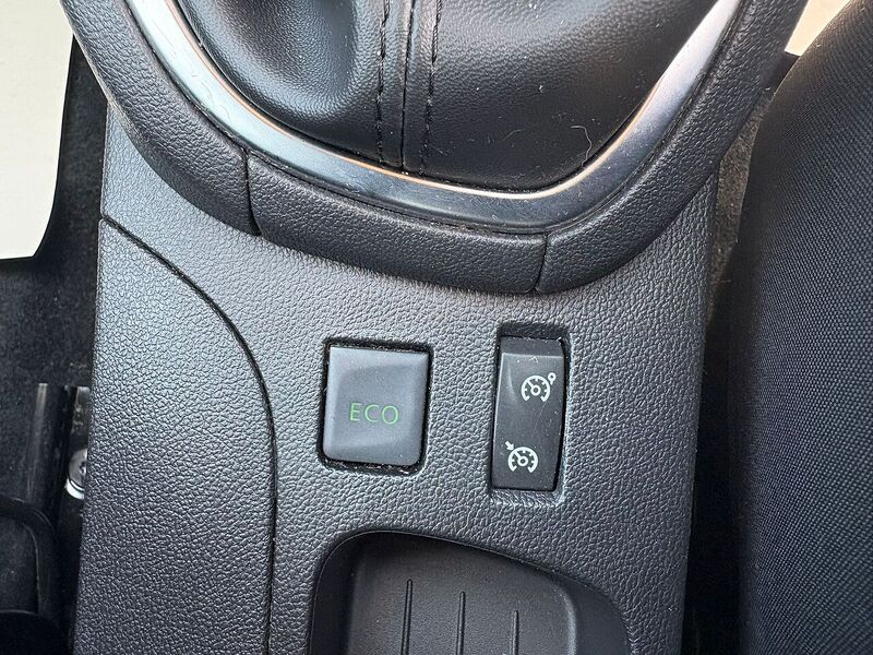 Renault Clio 0.9 TCe Dynamique S Nav Hatchback 5dr Petrol Manual Euro 6 (s/s) (90 ps) - U37