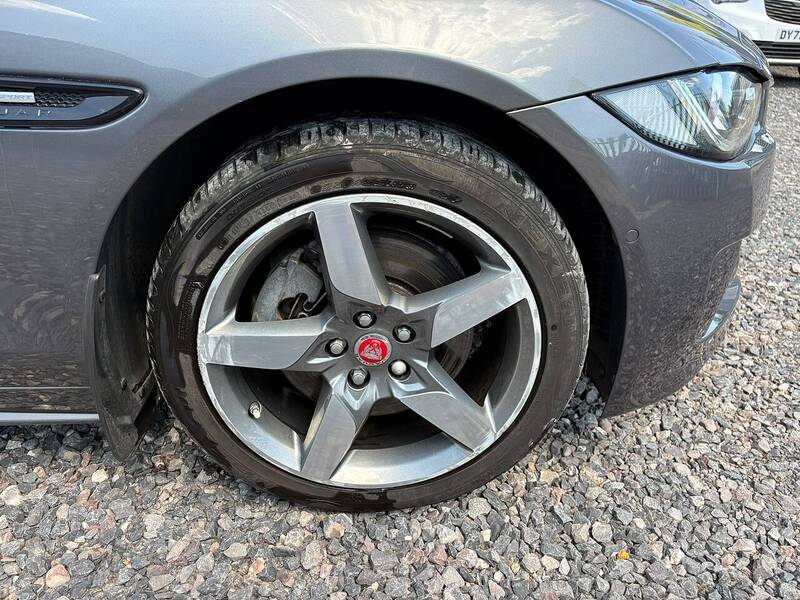 Jaguar XE 2.0d R-Sport Saloon 4dr Diesel Auto AWD Euro 6 (s/s) (180 ps) - U43