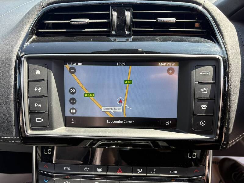 Jaguar XE 2.0d R-Sport Saloon 4dr Diesel Auto AWD Euro 6 (s/s) (180 ps) - U43