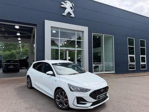 Ford Focus 1.0T EcoBoost Vivid Ruby Edition SUV 5dr Petrol DCT Euro 6 (s/s) (125 ps)