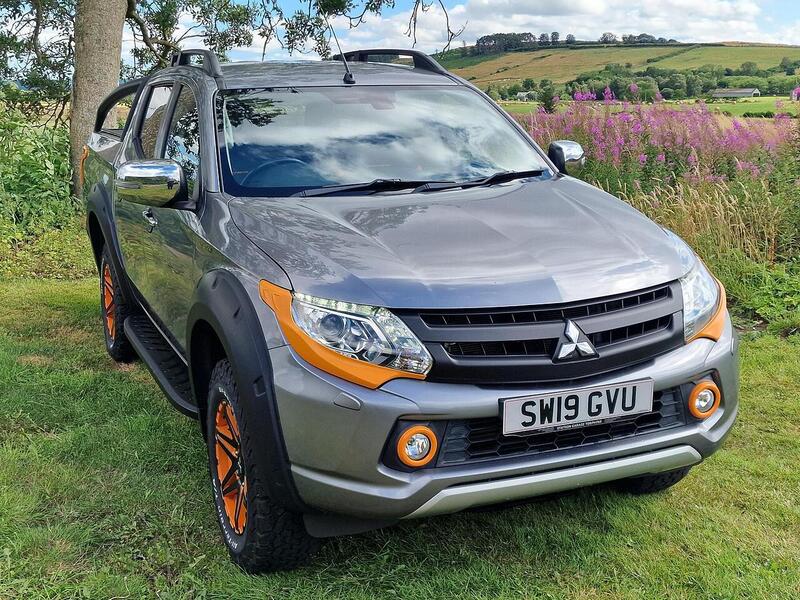 Mitsubishi L200 L200 2.4 DI-D DC Barbarian SVP II 4WD Euro 6 4dr - U1