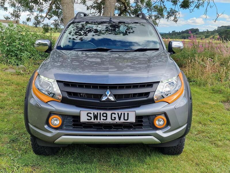 Mitsubishi L200 L200 2.4 DI-D DC Barbarian SVP II 4WD Euro 6 4dr - U1