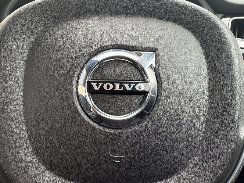 Volvo XC60 2.0 T5 Momentum SUV 5dr Petrol Auto AWD Euro 6 (s/s) (250 ps) - U14