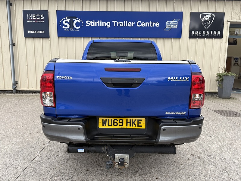 Toyota Hilux D-4D Invincible X - U30