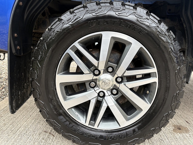 Toyota Hilux D-4D Invincible X - U30