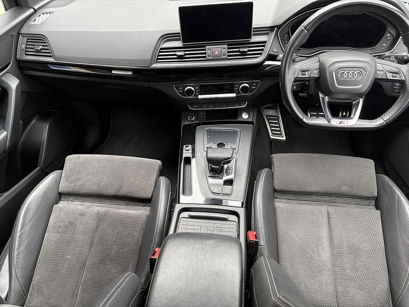 Audi Q5 2.0 TDI 40 Black Edition SUV 5dr Diesel S Tronic quattro Euro 6 (s/s) (190 ps) - U33