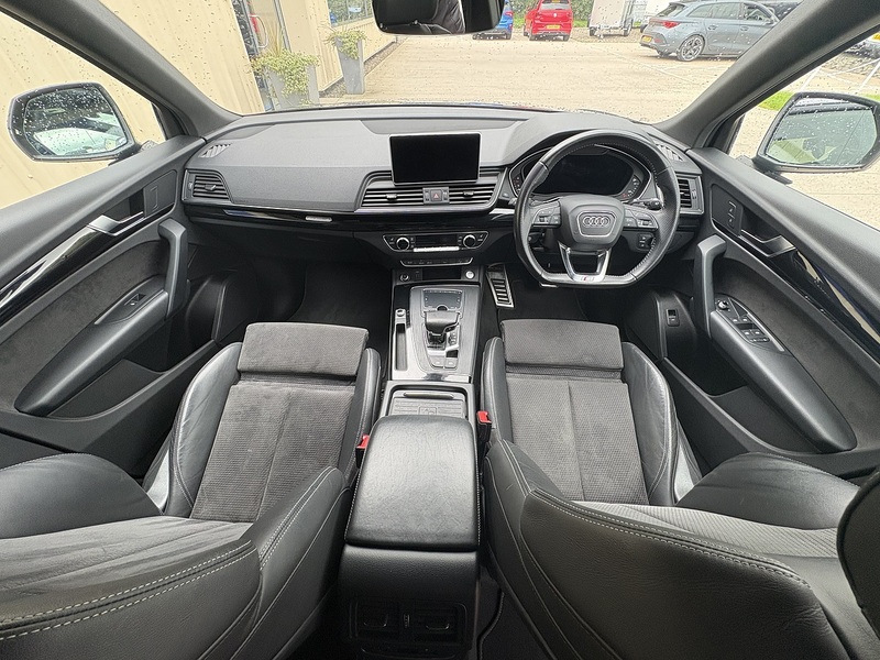 Audi Q5 2.0 TDI 40 Black Edition SUV 5dr Diesel S Tronic quattro Euro 6 (s/s) (190 ps) - U33