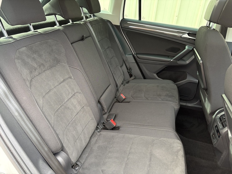 Volkswagen Tiguan 2.0 TDI SEL SUV 5dr Diesel DSG 4Motion Euro 6 (s/s) (150 ps) - U34