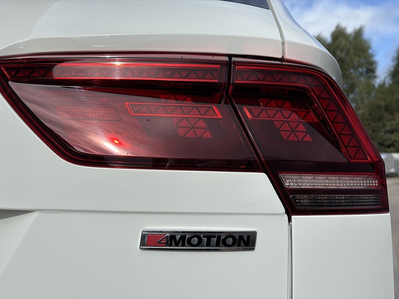Volkswagen Tiguan 2.0 TDI SEL SUV 5dr Diesel DSG 4Motion Euro 6 (s/s) (150 ps) - U34