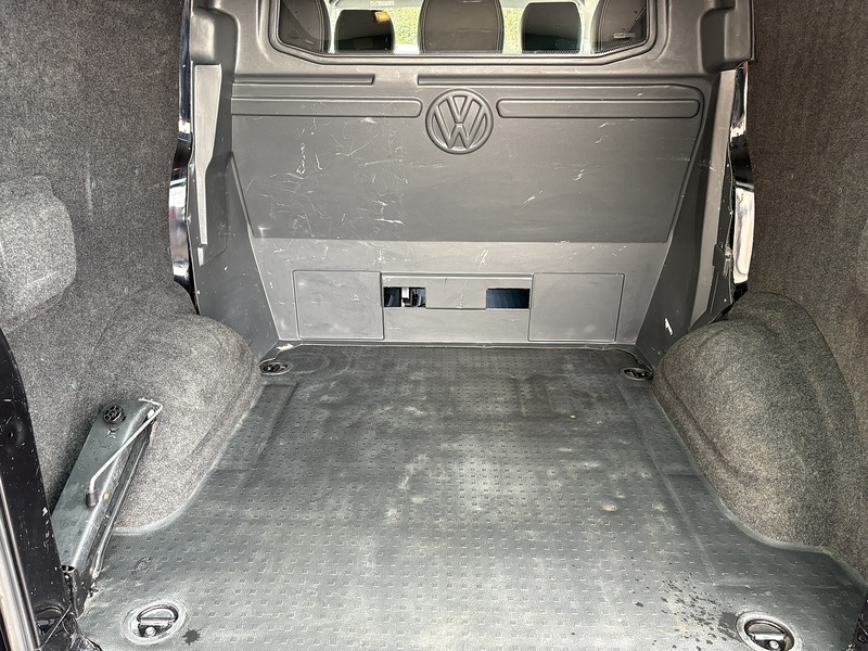 Volkswagen Transporter 2.0 BiTDI T32 BlueMotion Tech Window Van 4dr Diesel DSG 4Motion SWB Euro 6 (s/s) (204 ps) - U38