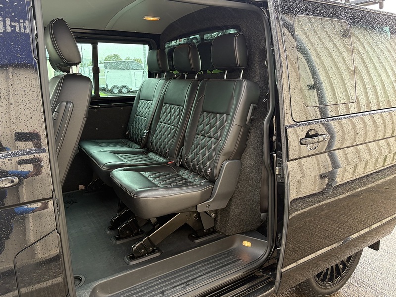 Volkswagen Transporter 2.0 BiTDI T32 BlueMotion Tech Window Van 4dr Diesel DSG 4Motion SWB Euro 6 (s/s) (204 ps) - U38