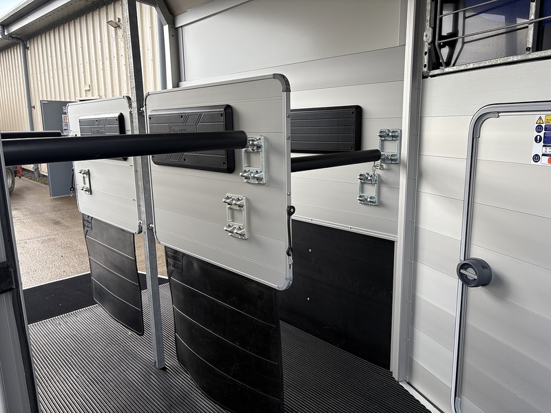 IFOR WILLIAMS HBX506  - U42