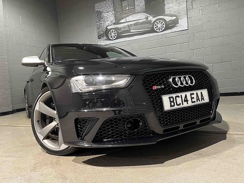 Audi 4.2 FSI V8 Estate 5dr Petrol S Tronic quattro Euro 5 (450 ps)