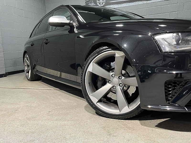 Audi 4.2 FSI V8 Estate 5dr Petrol S Tronic quattro Euro 5 (450 ps)