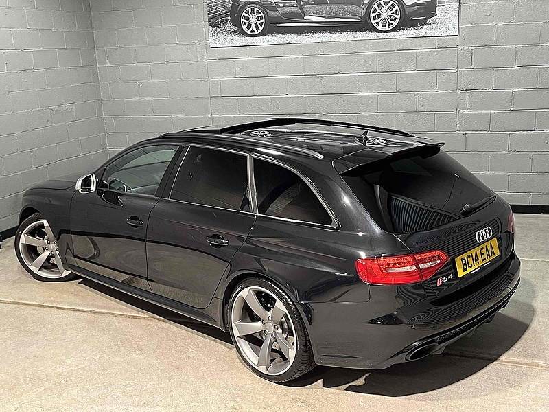 Audi 4.2 FSI V8 Estate 5dr Petrol S Tronic quattro Euro 5 (450 ps)