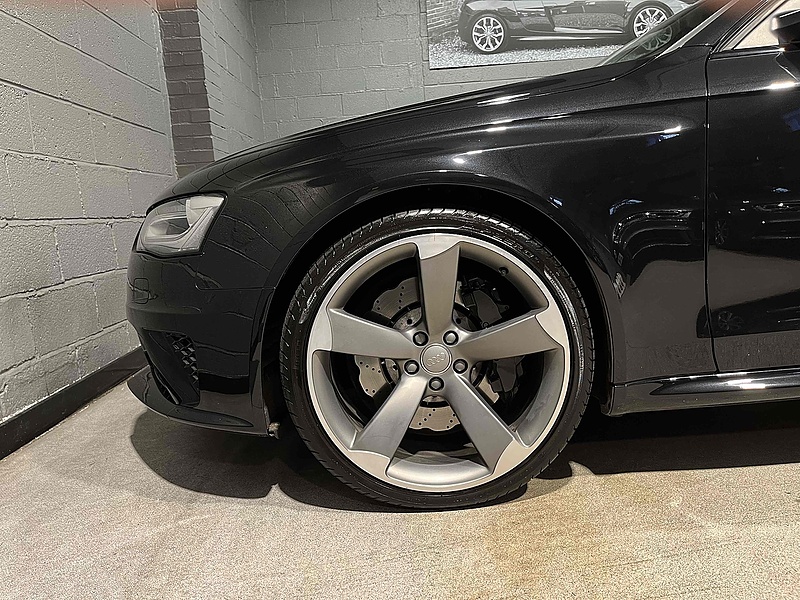 Audi 4.2 FSI V8 Estate 5dr Petrol S Tronic quattro Euro 5 (450 ps)