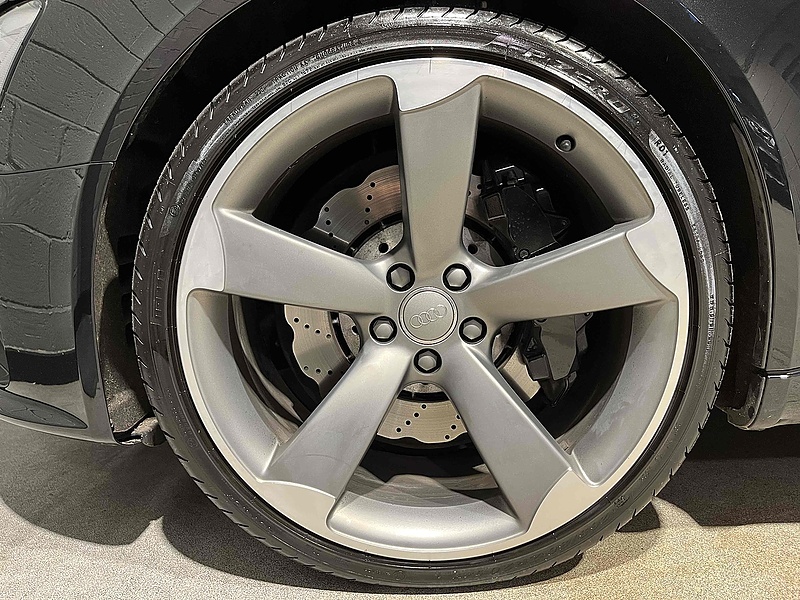 Audi 4.2 FSI V8 Estate 5dr Petrol S Tronic quattro Euro 5 (450 ps)