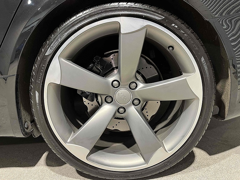 Audi 4.2 FSI V8 Estate 5dr Petrol S Tronic quattro Euro 5 (450 ps)