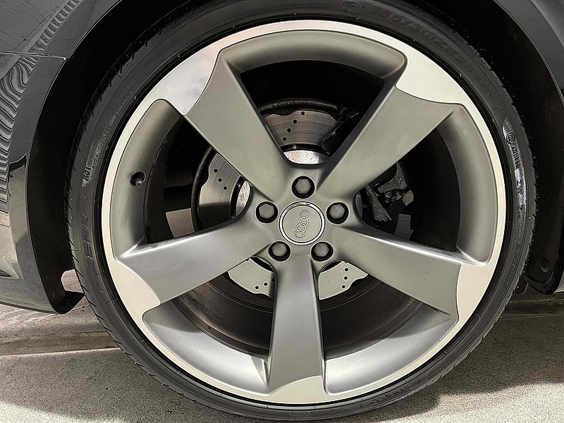 Audi 4.2 FSI V8 Estate 5dr Petrol S Tronic quattro Euro 5 (450 ps)