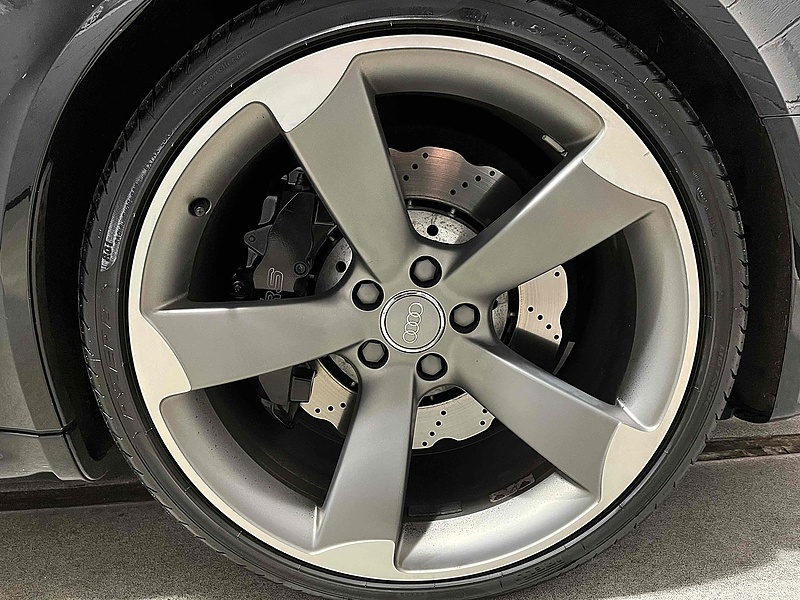 Audi 4.2 FSI V8 Estate 5dr Petrol S Tronic quattro Euro 5 (450 ps)