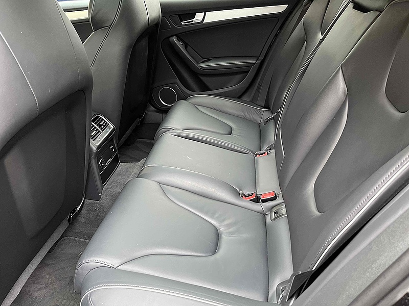 Audi 4.2 FSI V8 Estate 5dr Petrol S Tronic quattro Euro 5 (450 ps)