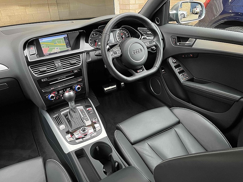 Audi 4.2 FSI V8 Estate 5dr Petrol S Tronic quattro Euro 5 (450 ps)