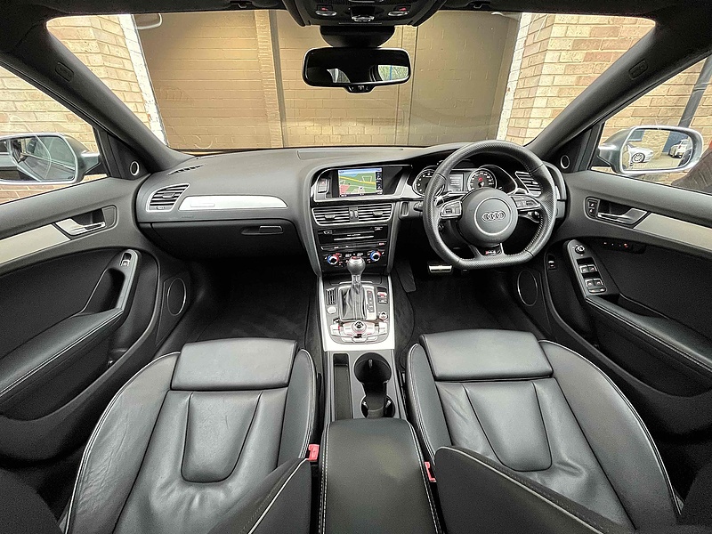 Audi 4.2 FSI V8 Estate 5dr Petrol S Tronic quattro Euro 5 (450 ps)