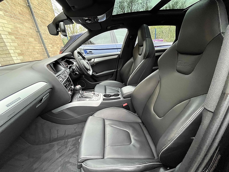 Audi 4.2 FSI V8 Estate 5dr Petrol S Tronic quattro Euro 5 (450 ps)