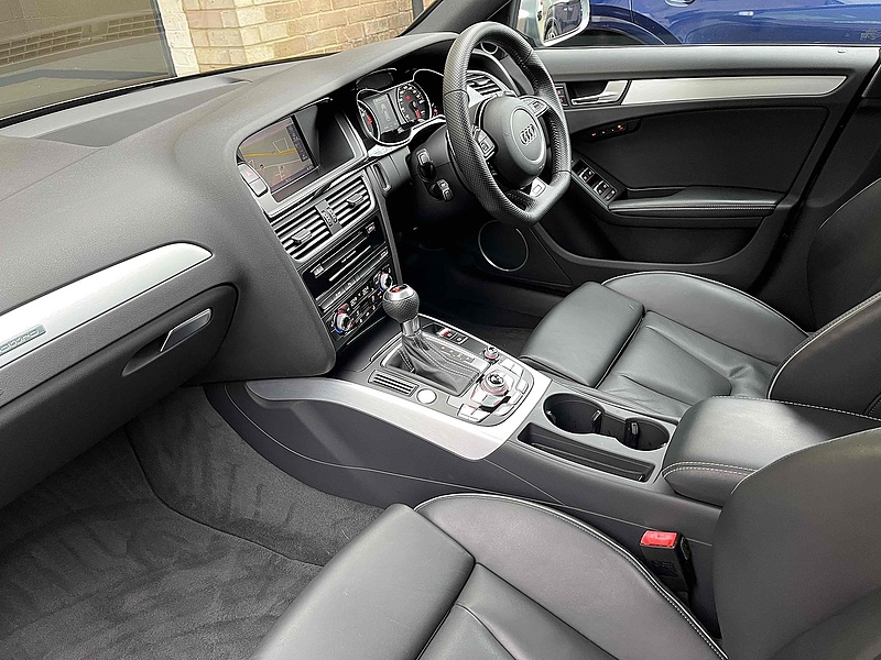 Audi 4.2 FSI V8 Estate 5dr Petrol S Tronic quattro Euro 5 (450 ps)