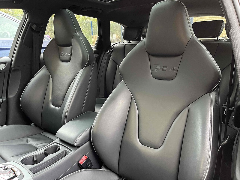 Audi 4.2 FSI V8 Estate 5dr Petrol S Tronic quattro Euro 5 (450 ps)